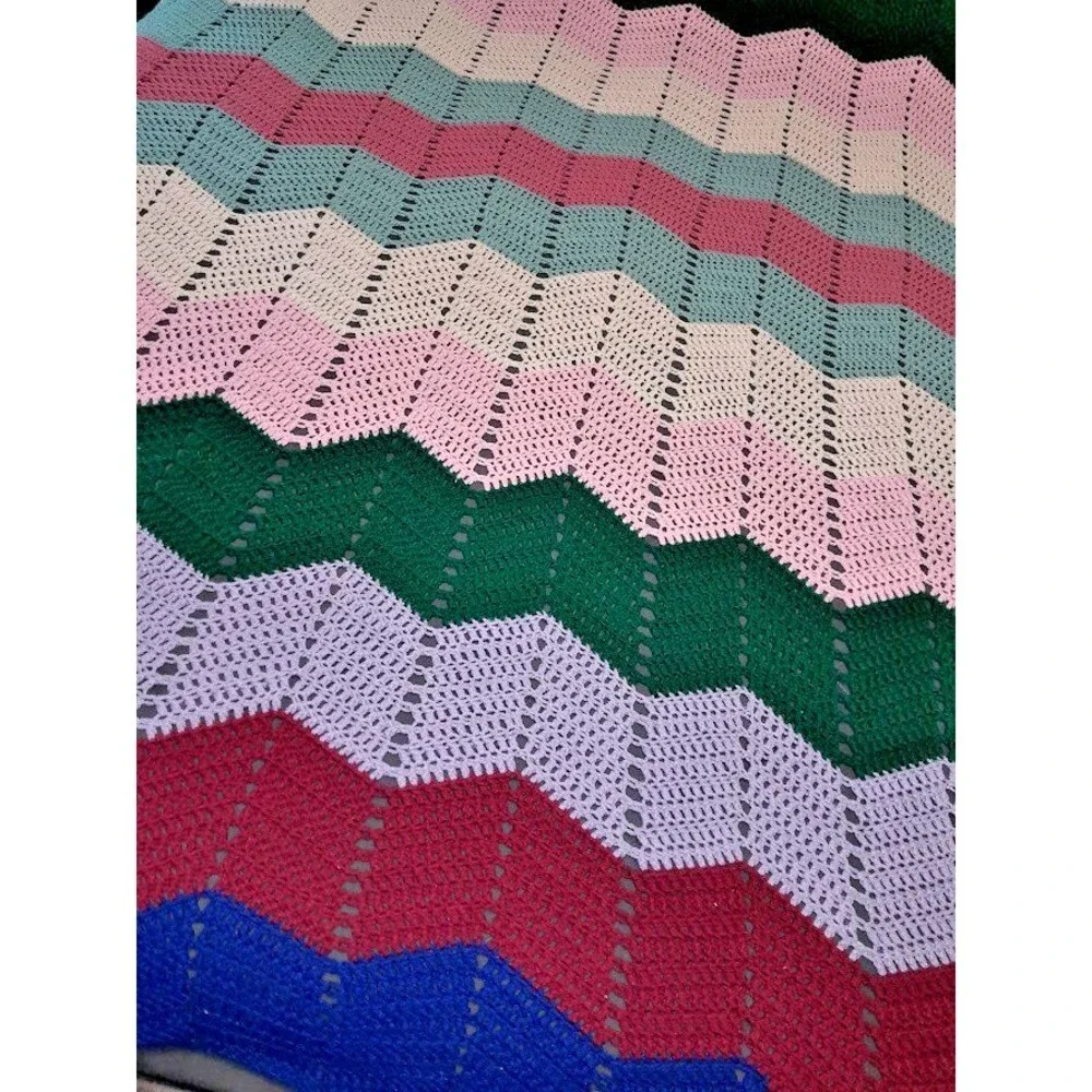 80x70 Beautiful handmade crochet chevron blanket ripple afghan queen sized throw